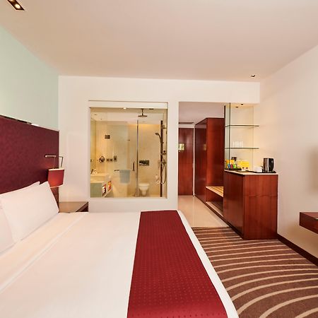Holiday Inn Mumbai International Airport By Ihg Eksteriør bilde A room at the hotel