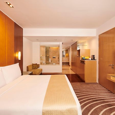 Holiday Inn Mumbai International Airport By Ihg Eksteriør bilde A room at the hotel