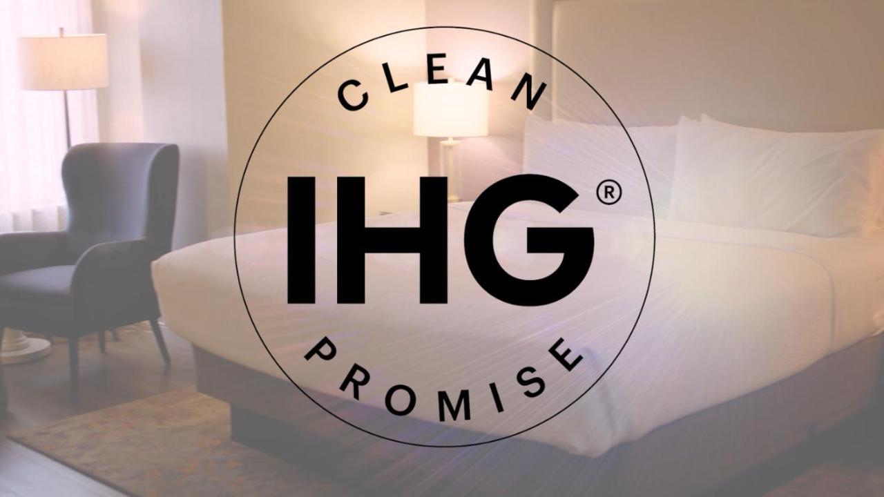 Holiday Inn Mumbai International Airport By Ihg Eksteriør bilde IHG Clean Promise logo