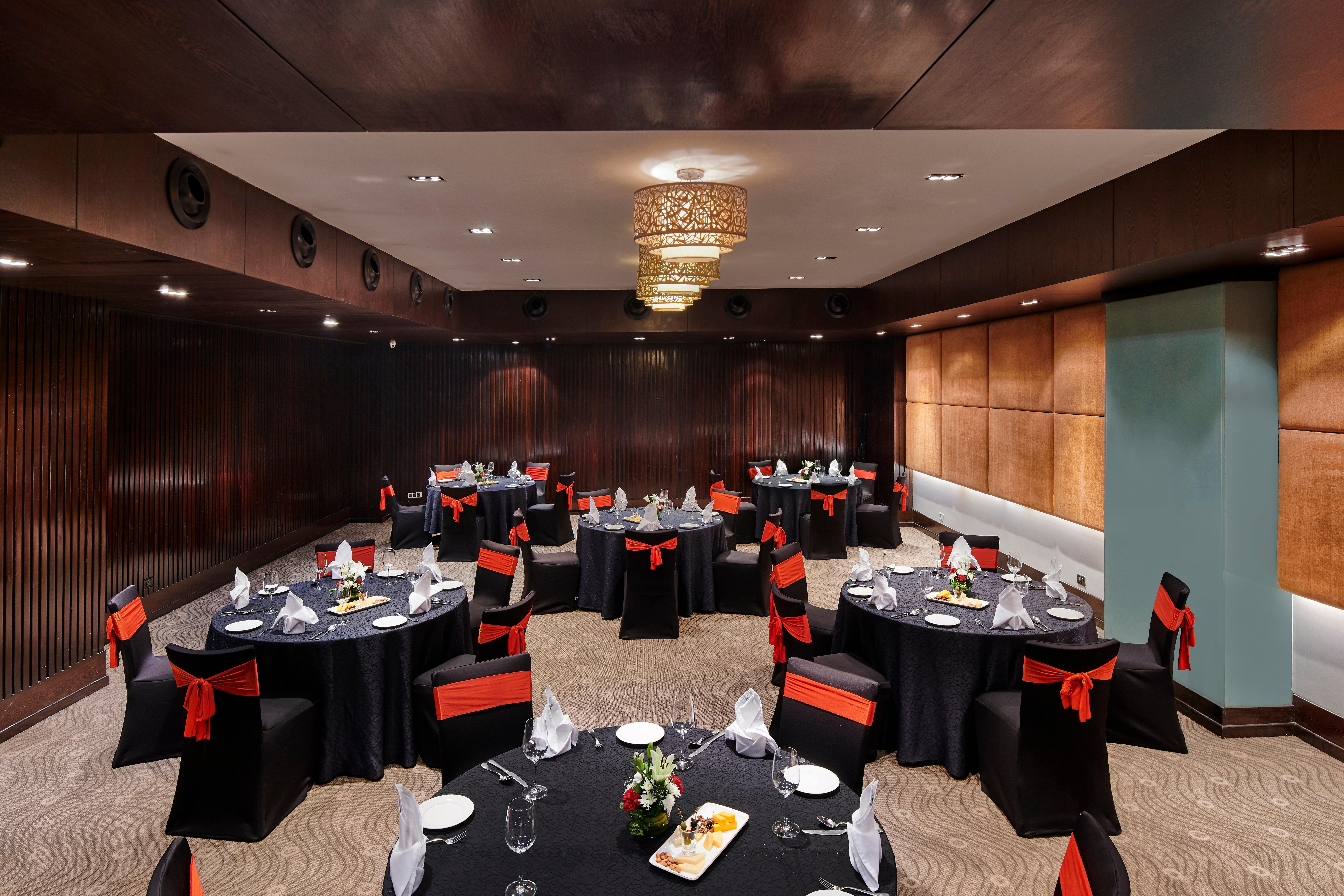 Holiday Inn Mumbai International Airport By Ihg Eksteriør bilde The Royal