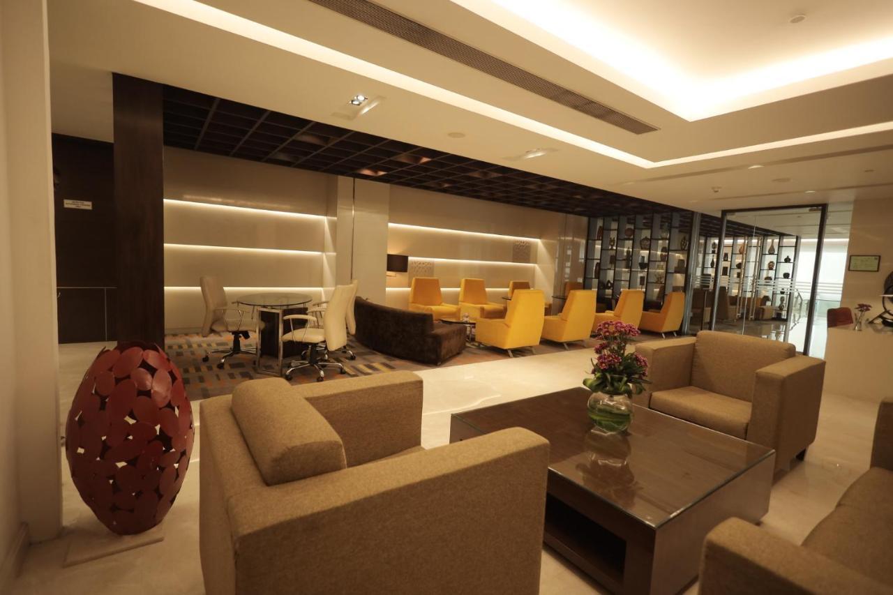 Holiday Inn Mumbai International Airport By Ihg Eksteriør bilde The lounge at the airport