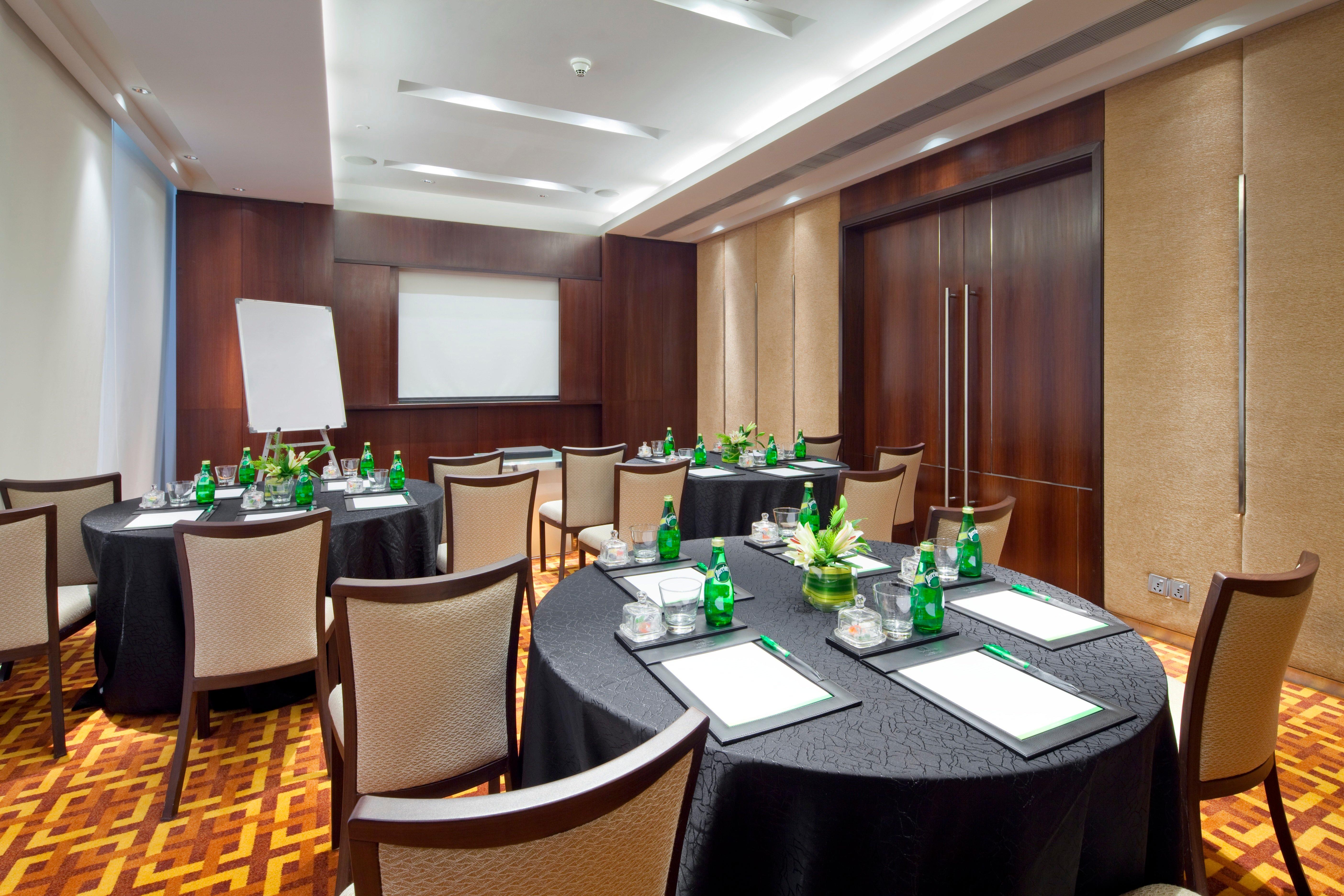 Holiday Inn Mumbai International Airport By Ihg Eksteriør bilde Meeting room