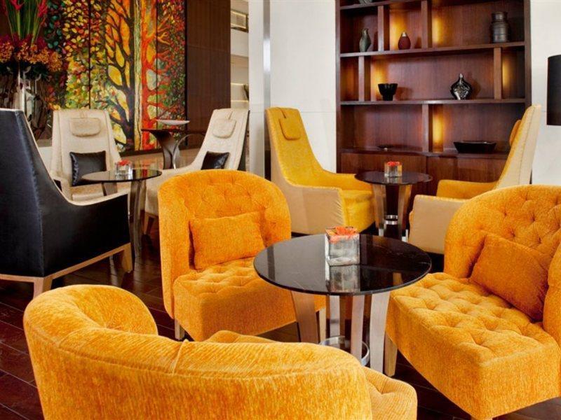 Holiday Inn Mumbai International Airport By Ihg Eksteriør bilde The lounge at the airport