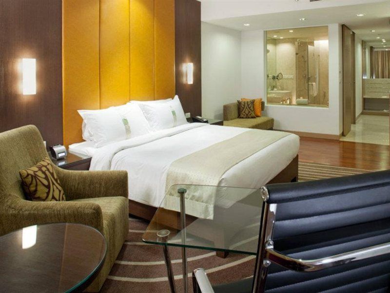 Holiday Inn Mumbai International Airport By Ihg Eksteriør bilde A suite at the hotel